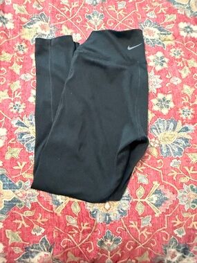 Nike Cropped Black Athletic Leggings